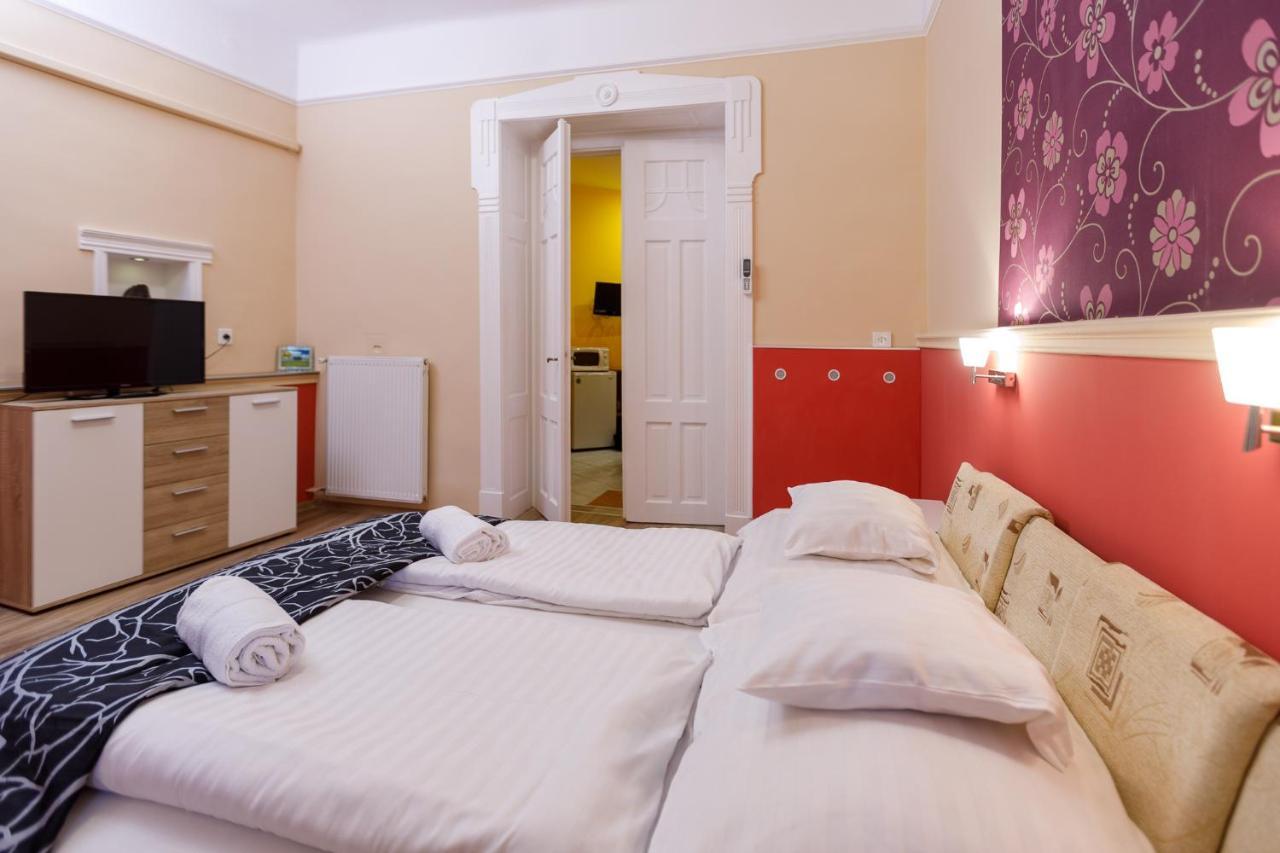 Central Apartman Gyula Exterior photo