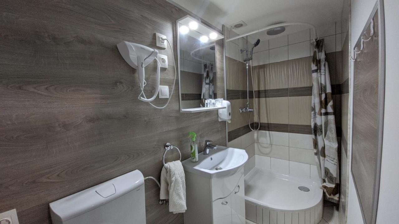 Central Apartman Gyula Exterior photo