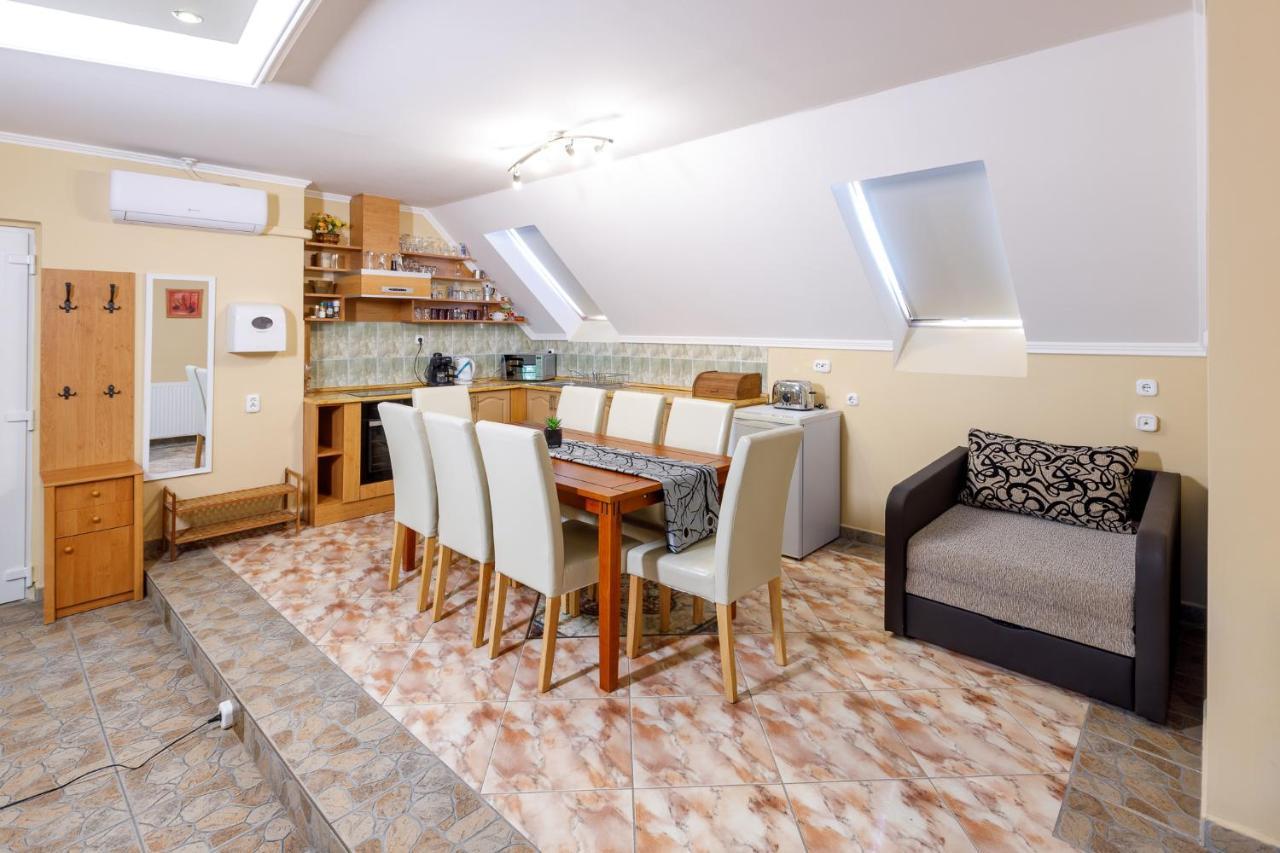 Central Apartman Gyula Exterior photo
