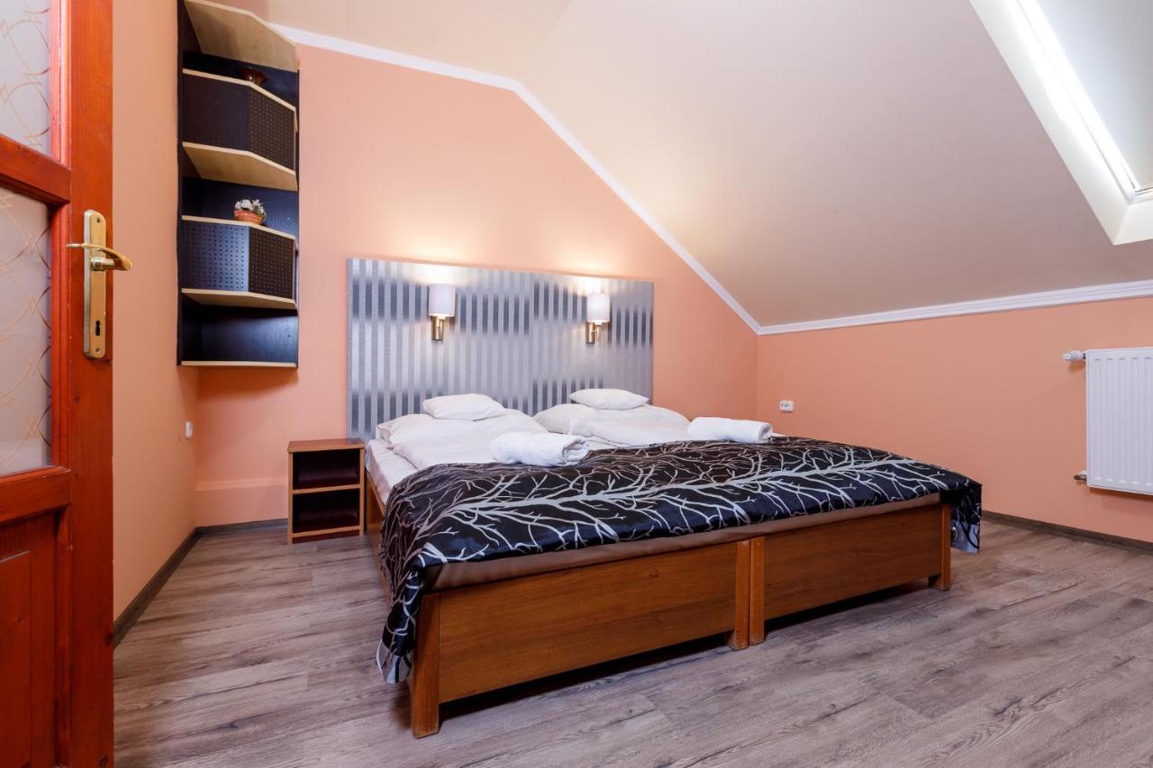 Central Apartman Gyula Exterior photo