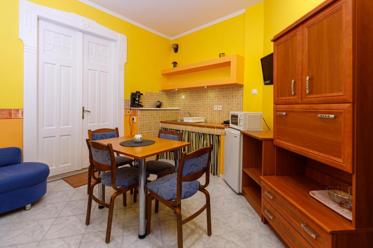 Central Apartman Gyula Exterior photo