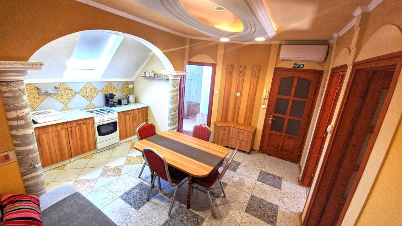 Central Apartman Gyula Exterior photo