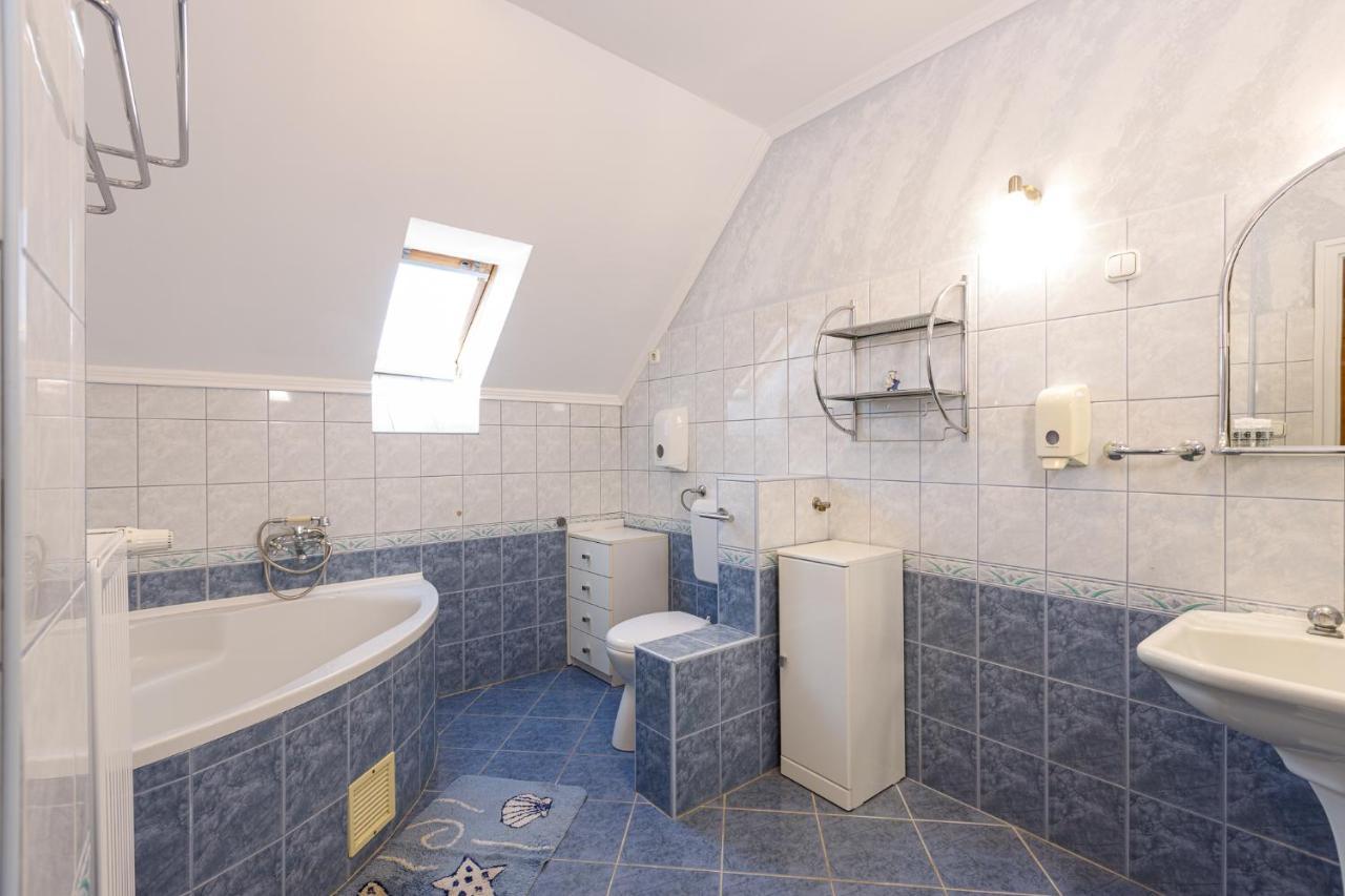 Central Apartman Gyula Exterior photo