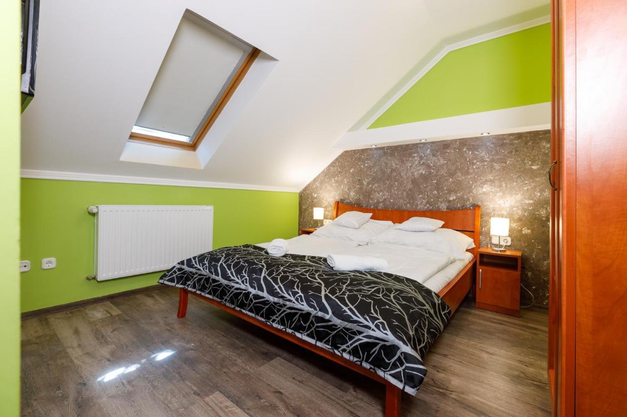 Central Apartman Gyula Exterior photo