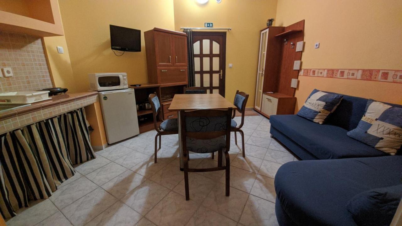 Central Apartman Gyula Exterior photo