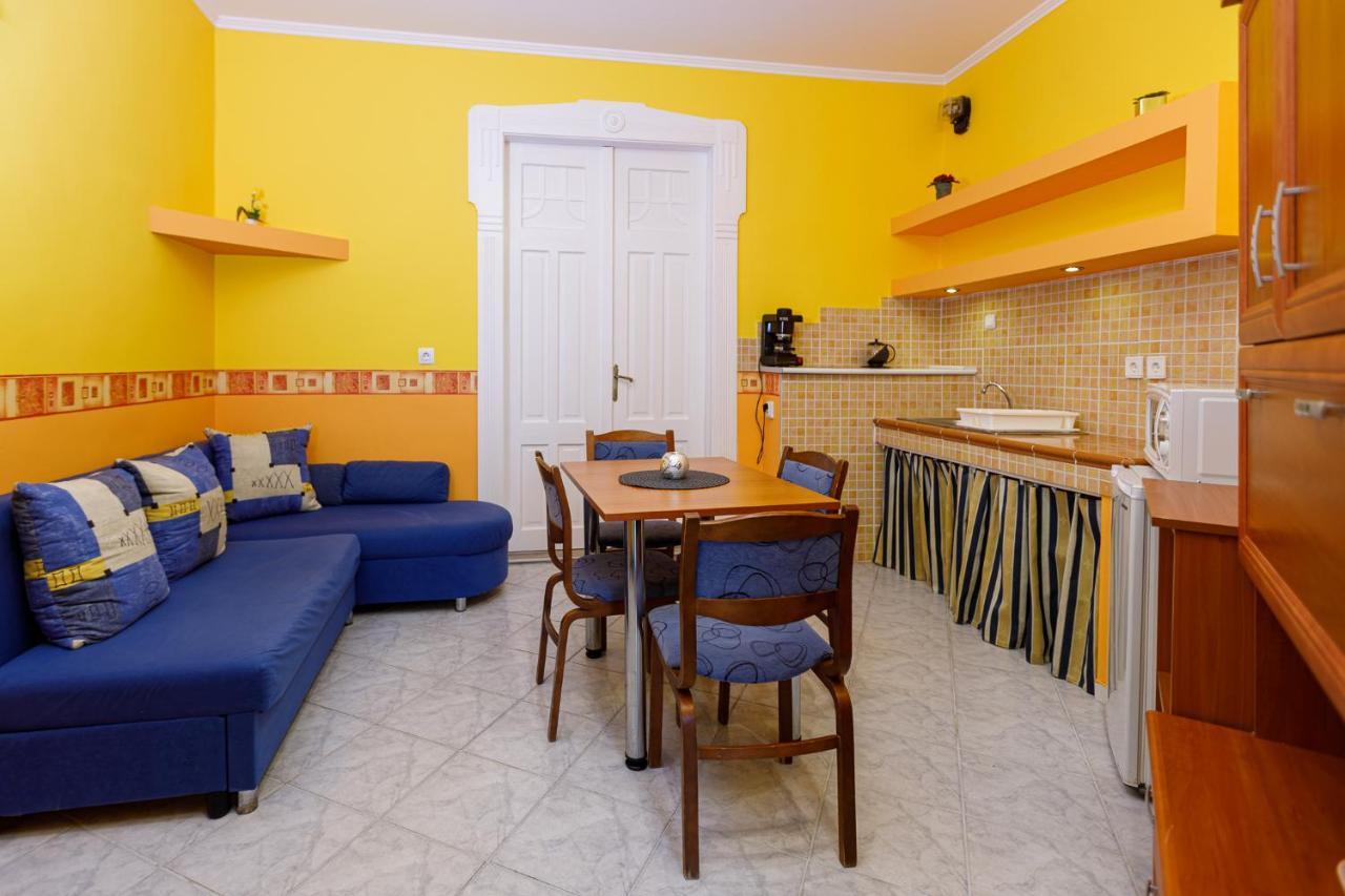Central Apartman Gyula Exterior photo