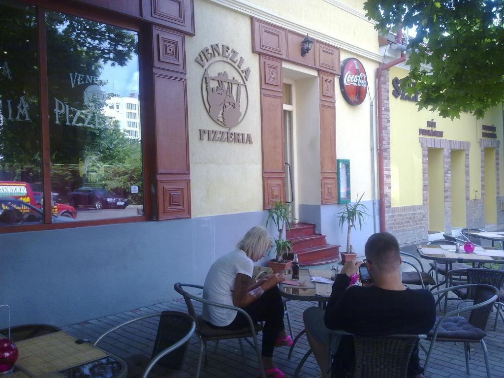 Central Apartman Gyula Room photo