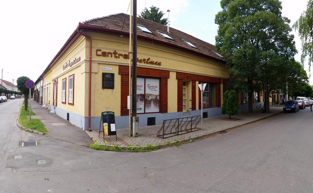Central Apartman Gyula Exterior photo